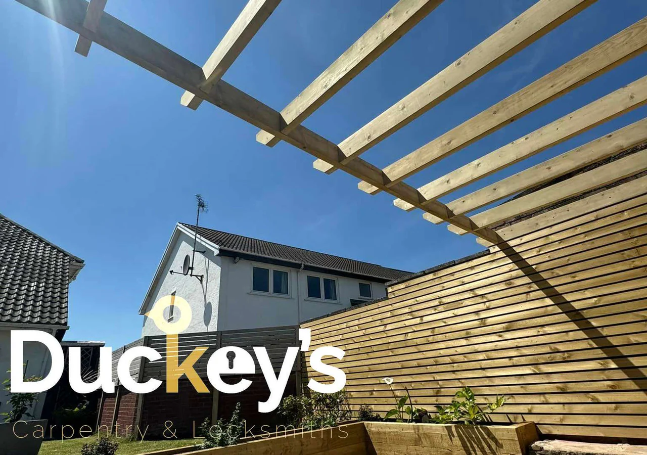 Venetian Hit & Miss Slatted Fence Cladding 22mm x 75mm - Image 3