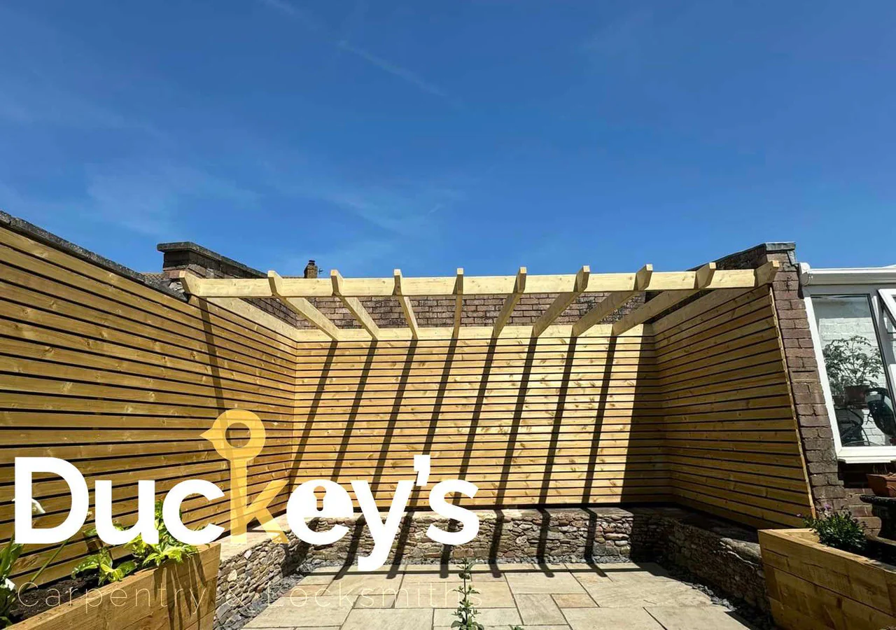 Venetian Hit & Miss Slatted Fence Cladding 22mm x 75mm - Image 4